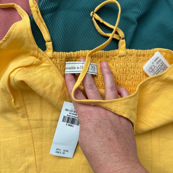 Abercrombie and Fitch Tank Bundle XS/S - Picture 3 of 11